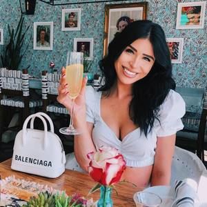 Meet your Posher, Emily